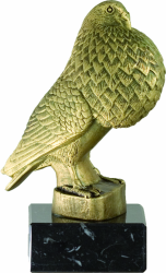 3216 Pigeon fowl and falconry Trophie